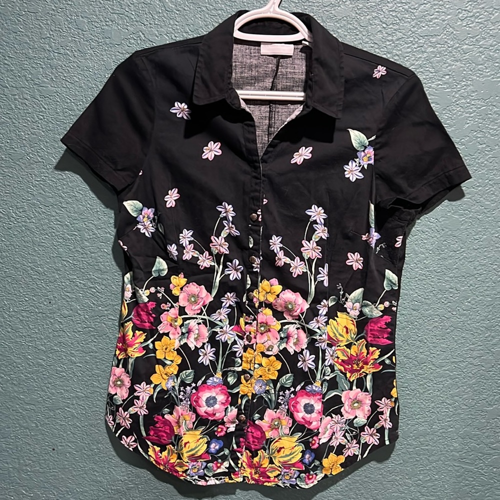 M New York and Company ShortSleeve ButtonDown Black & Floral Top Casual Dressy